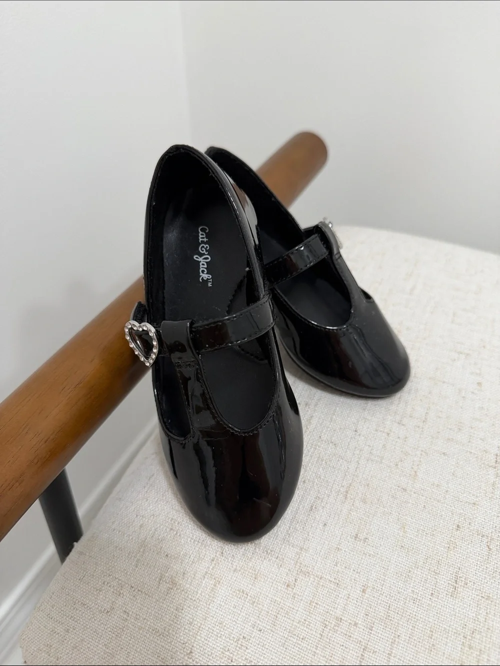 Cat & Jack Girls Black Patent Mary Jane Shoes with Heart Buckle